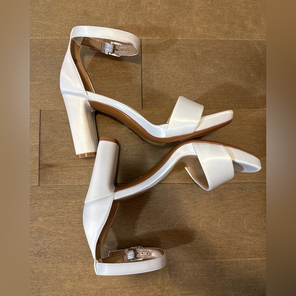 Naturalizer Joy Ankle Strap Wedding/ Dress Square Toe Satin Sandals- NWT- size 5 - Picture 9 of 11